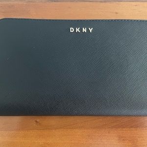 DKNY zip black wallet